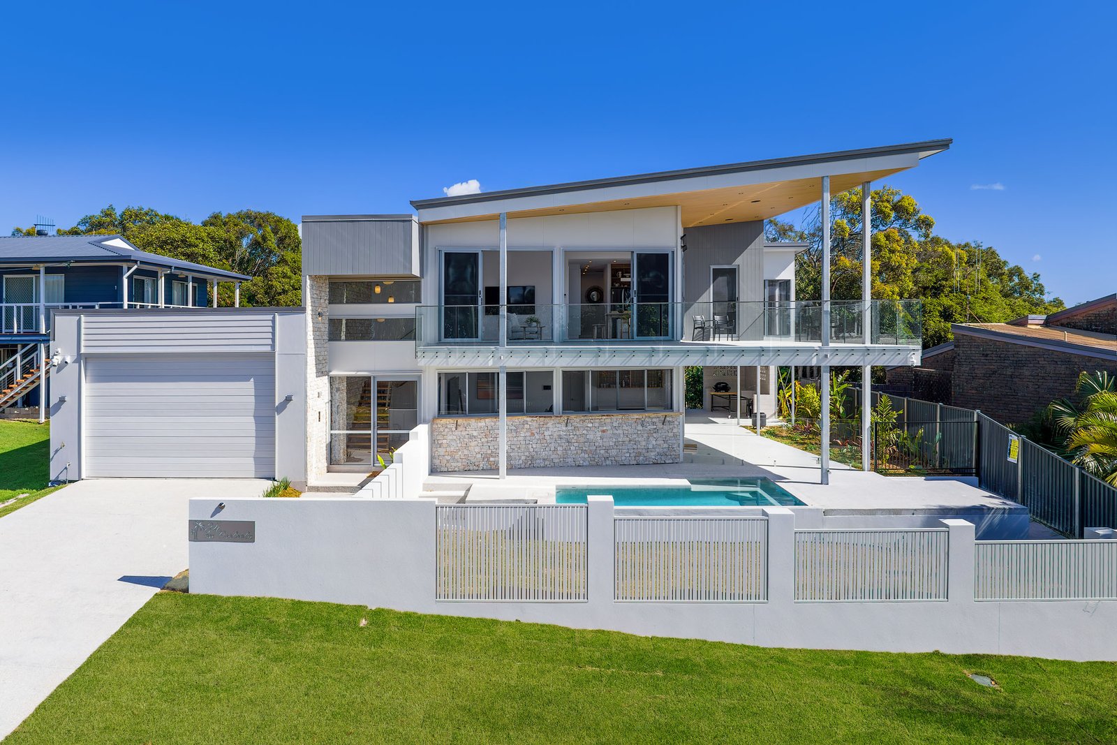 Rainbow Beach Designer Home front 2